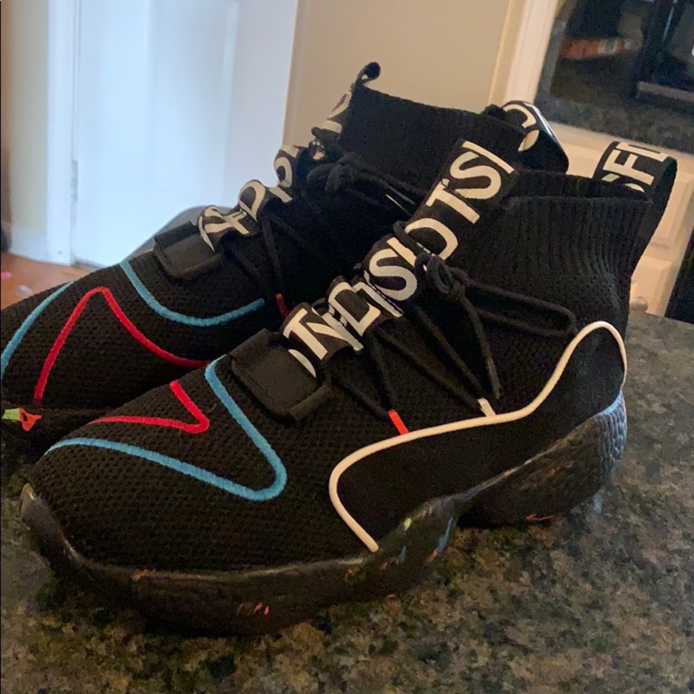 Basketball shoes